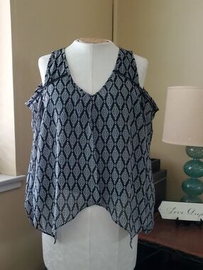 Iz Byer Black & White Geometric Cold-Shoulder Top